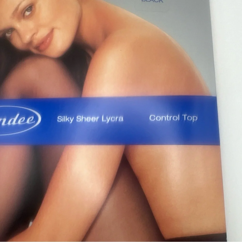 Mandee silky, sheer Lyra control top pantyhose, average black